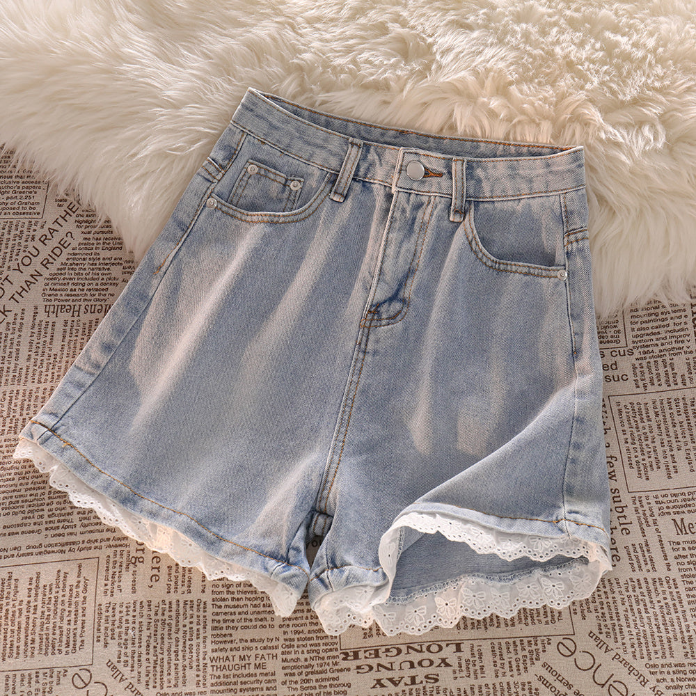 Short en jean taille haute avec motif en dentelle